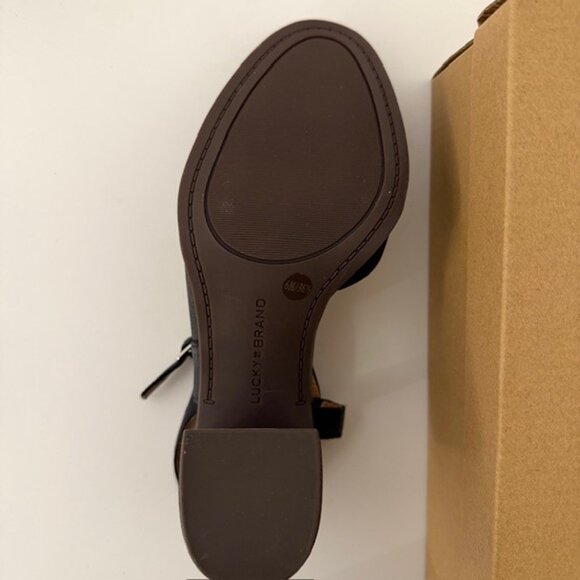 New in Box Lucky Brand Xarissa Quarter Strap Pump black size 6 - Picture 4 of 4